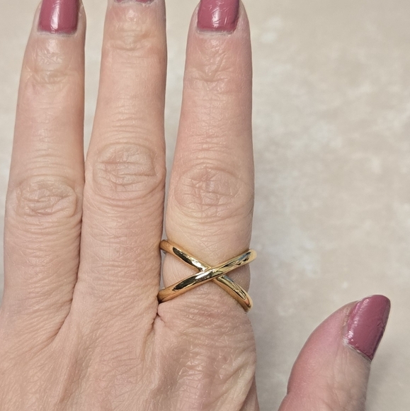 Fashione Gold Tone Simple Ring Size 6 - Picture 5 of 14